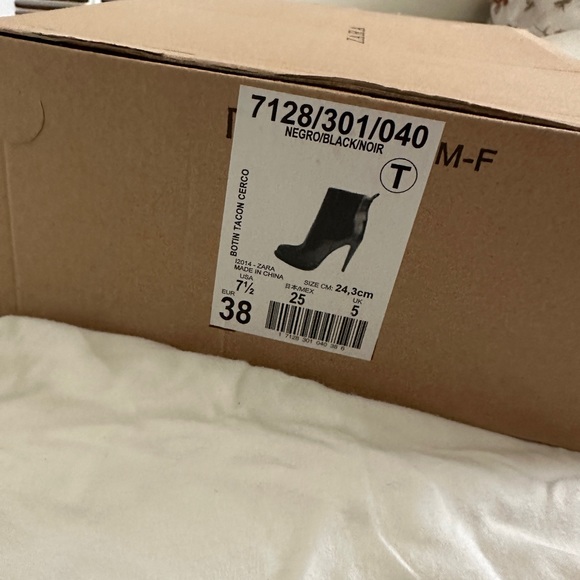 Zara black leather boots - Picture 2 of 4